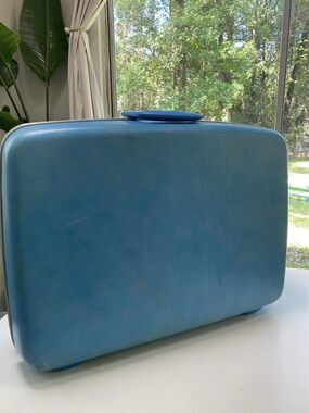 Rare Vintage Samsonite Silhouette Blue Hardshell Suitcase 22 Inch